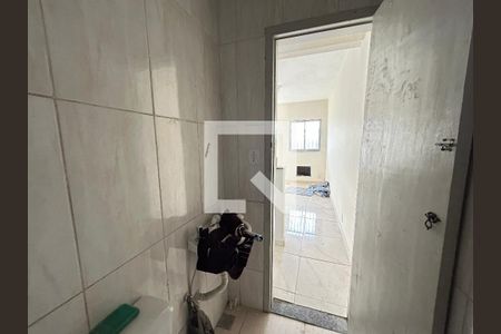 Banheiro de kitnet/studio para alugar com 1 quarto, 35m² em Honório Gurgel, Rio de Janeiro