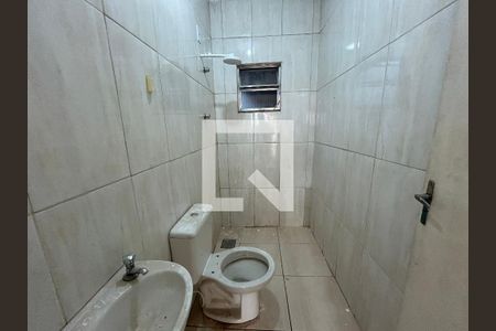 Banheiro de kitnet/studio para alugar com 1 quarto, 35m² em Honório Gurgel, Rio de Janeiro