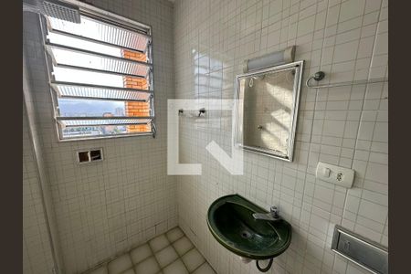 Banheiro de apartamento para alugar com 1 quarto, 30m² em Centro, São Vicente