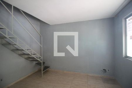 Sala de casa de condomínio para alugar com 2 quartos, 70m² em Rocha Sobrinho, Mesquita