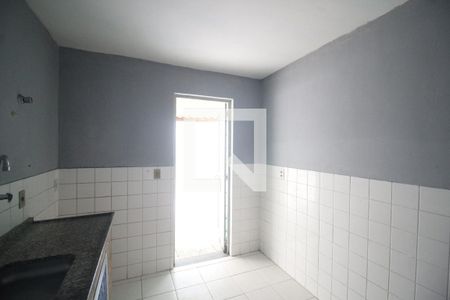 Cozinha de casa de condomínio para alugar com 2 quartos, 70m² em Rocha Sobrinho, Mesquita