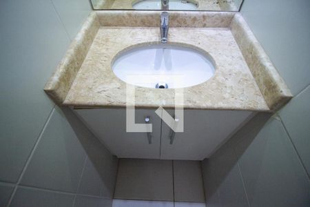 Banheiro da Suíte de casa de condomínio para alugar com 3 quartos, 100m² em Horto Florestal, Sorocaba