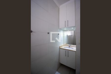 Banheiro da Suíte de casa de condomínio para alugar com 3 quartos, 100m² em Horto Florestal, Sorocaba