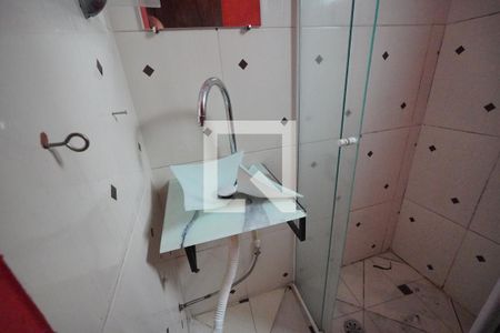 Banheiro de kitnet/studio para alugar com 1 quarto, 28m² em Liberdade, São Paulo