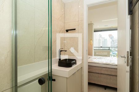 Banheiro de kitnet/studio para alugar com 1 quarto, 25m² em Santo Amaro, São Paulo
