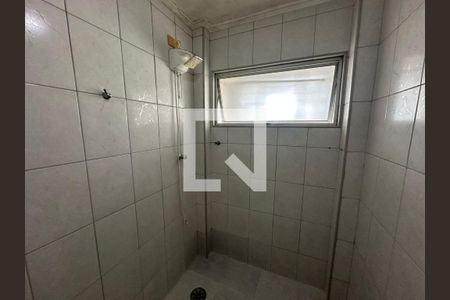 Banheiro de apartamento para alugar com 1 quarto, 45m² em Centro, São Vicente