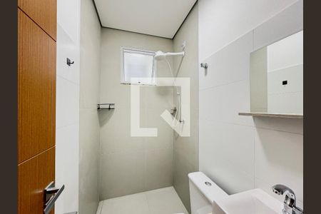 Banheiro de casa para alugar com 1 quarto, 50m² em Vila Zat, São Paulo