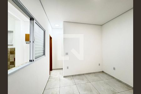 Suíte de casa para alugar com 1 quarto, 50m² em Vila Zat, São Paulo