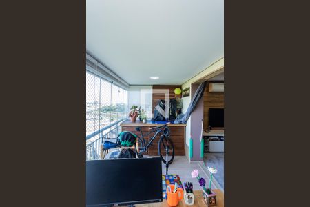 Sala e varanda extendida de apartamento à venda com 2 quartos, 85m² em Jardim Santo Elias, São Paulo