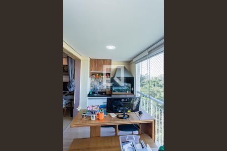 Sala e varanda extendida de apartamento à venda com 2 quartos, 85m² em Jardim Santo Elias, São Paulo
