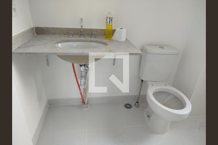 Banheiro de kitnet/studio para alugar com 1 quarto, 27m² em Vila Aricanduva, São Paulo
