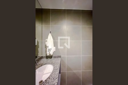 Banheiro de kitnet/studio para alugar com 1 quarto, 30m² em Barra Funda, São Paulo