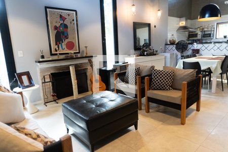 Sala de casa de condomínio para alugar com 3 quartos, 140m² em Pousada dos Bandeirantes, Carapicuíba