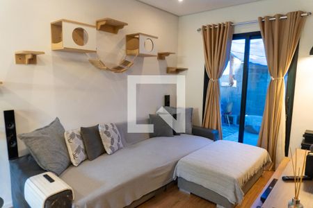Sala de TV de casa de condomínio para alugar com 3 quartos, 140m² em Pousada dos Bandeirantes, Carapicuíba