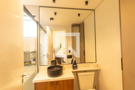 Banheiro Social de kitnet/studio para alugar com 1 quarto, 23m² em Novo Mundo, Curitiba
