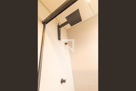 Banheiro Social de kitnet/studio para alugar com 1 quarto, 23m² em Novo Mundo, Curitiba