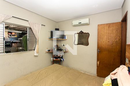 Casa 1 - Quarto 1 de casa à venda com 8 quartos, 270m² em Vila Nova Savoia, São Paulo