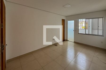 Casa para alugar com 3 quartos, 200m² em Sagrada Família, Belo Horizonte