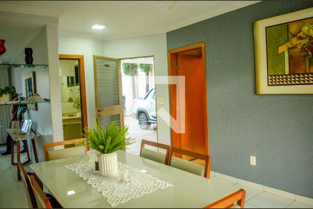 Casa à venda com 3 quartos, 330m² em Vila Santa Helena, Goiânia