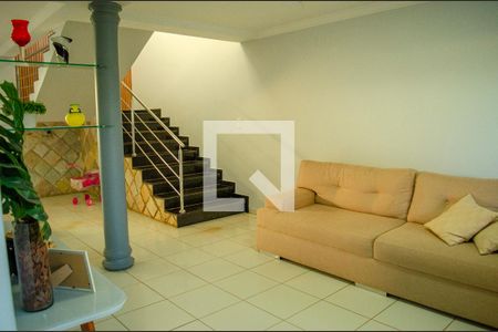 Casa à venda com 3 quartos, 330m² em Vila Santa Helena, Goiânia