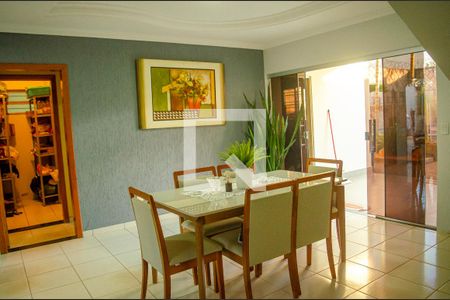 Casa à venda com 3 quartos, 330m² em Vila Santa Helena, Goiânia