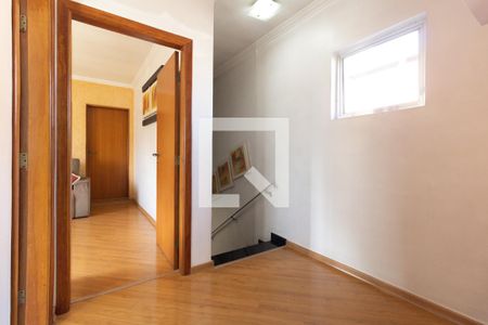 Corredor de casa à venda com 3 quartos, 250m² em Vila Moraes, São Paulo