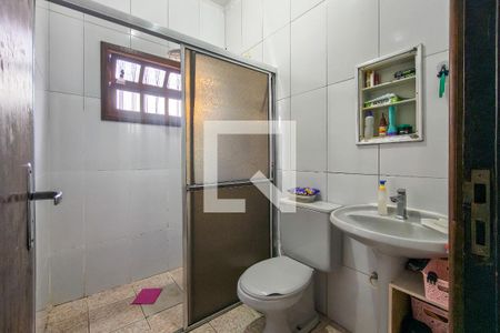Banheiro de casa para alugar com 2 quartos, 67m² em Maracanã, Praia Grande