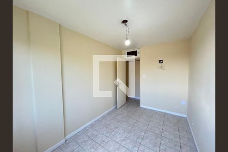 Quarto 1 de apartamento para alugar com 2 quartos, 48m² em Rocha Miranda, Rio de Janeiro