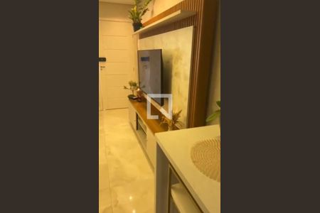 Sala de casa de condomínio para alugar com 2 quartos, 50m² em Chácara Ondas Verdes, Cotia