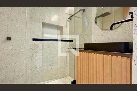 Banheiro de kitnet/studio para alugar com 1 quarto, 25m² em Pinheiros, São Paulo
