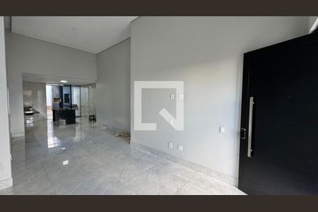 Sala e cozinha  de casa à venda com 3 quartos, 200m² em Colônia Agrícola Samambaia, Brasília