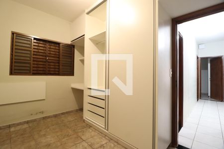 Quarto 1 de casa para alugar com 3 quartos, 200m² em Tubalina, Uberlândia