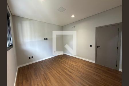 Quarto 01 de casa de condomínio à venda com 3 quartos, 248m² em Setor Habitacional Vicente Pires, Brasília