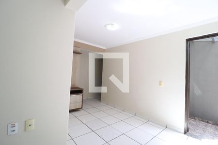 Sala de casa para alugar com 2 quartos, 70m² em Presidente Roosevelt, Uberlândia