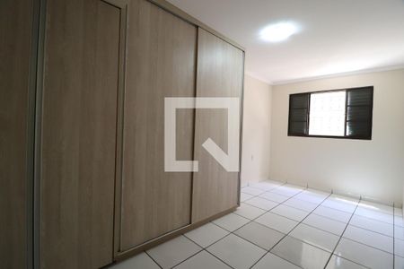 Quarto 1 de casa para alugar com 2 quartos, 70m² em Presidente Roosevelt, Uberlândia
