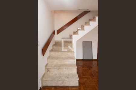 Escada de casa à venda com 3 quartos, 147m² em Jardim Santa Mena, Guarulhos