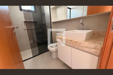Banheiro da Suíte 1 de apartamento para alugar com 2 quartos, 74m² em Parque Amazonia, Goiânia