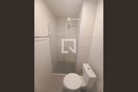 Banheiro de kitnet/studio para alugar com 1 quarto, 21m² em República, São Paulo