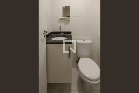 Banheiro de kitnet/studio para alugar com 1 quarto, 22m² em São Lucas, São Paulo