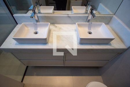 Banheiro da Suíte 1 de casa de condomínio para alugar com 3 quartos, 159m² em Protestantes, Votorantim