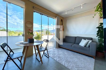 Sala  de apartamento para alugar com 1 quarto, 53m² em Campeche, Florianópolis