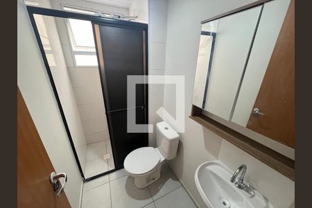 Banheiro de apartamento para alugar com 2 quartos, 43m² em Vila Suzana, São Paulo