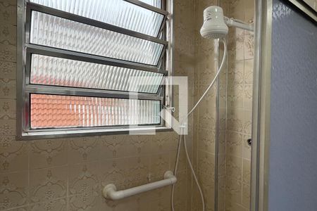Banheiro de apartamento para alugar com 1 quarto, 50m² em Gonzaga, Santos