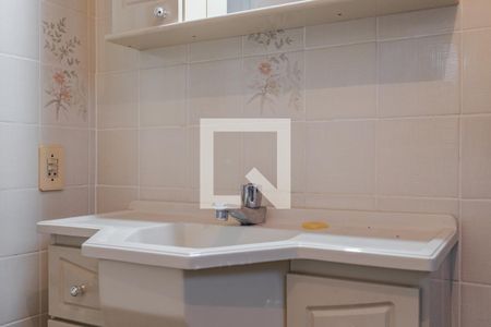 Banheiro de apartamento à venda com 1 quarto, 40m² em Jardim do Salso, Porto Alegre