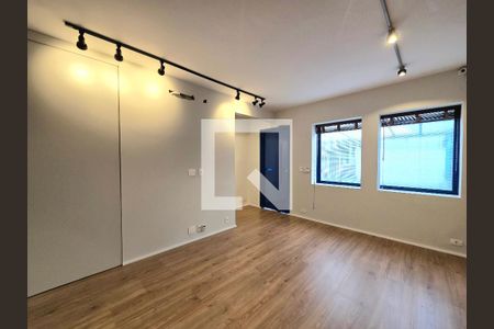 Sala de casa de condomínio à venda com 2 quartos, 160m² em Vila Nova Conceição, São Paulo