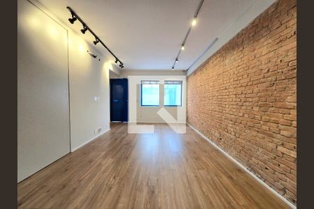 Sala de casa de condomínio à venda com 2 quartos, 160m² em Vila Nova Conceição, São Paulo