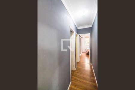 Corredor de apartamento à venda com 3 quartos, 68m² em Jardim Tupanci, Barueri