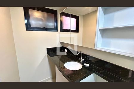 Banheiro de kitnet/studio para alugar com 1 quarto, 34m² em Vila Galvão, Guarulhos