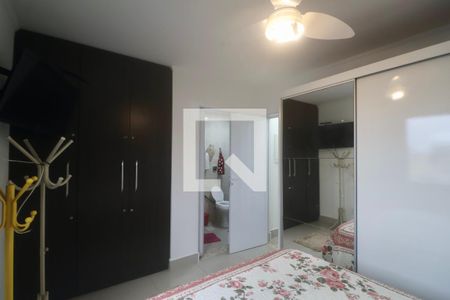 Suíte de apartamento para alugar com 3 quartos, 150m² em Jardim Las Palmas, Guarujá