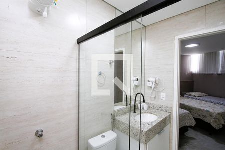 Banheiro de kitnet/studio para alugar com 1 quarto, 35m² em Minas Brasil, Belo Horizonte